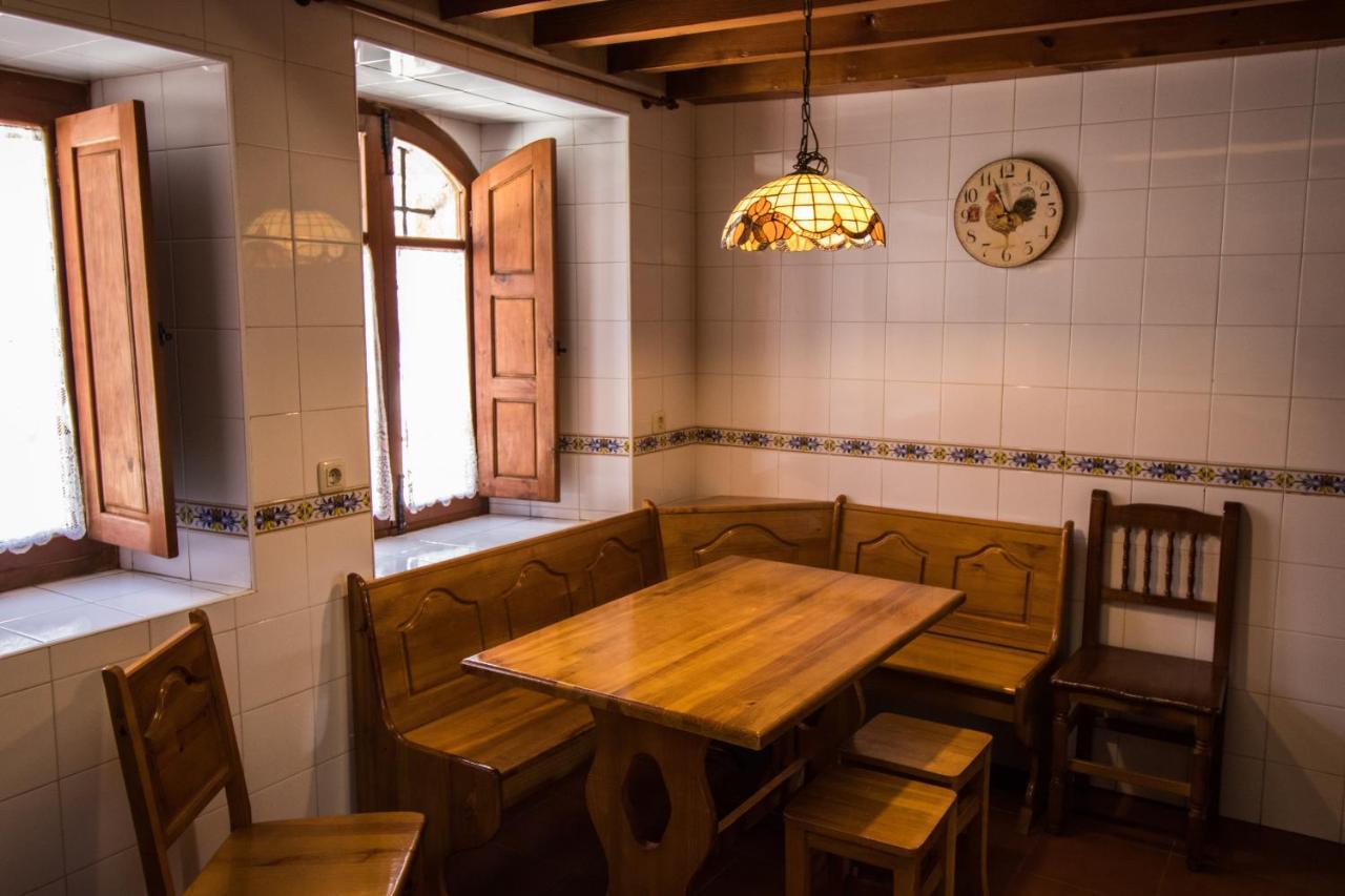 La Casa Del Abuelo Guest House Hoyos del Espino Bagian luar foto