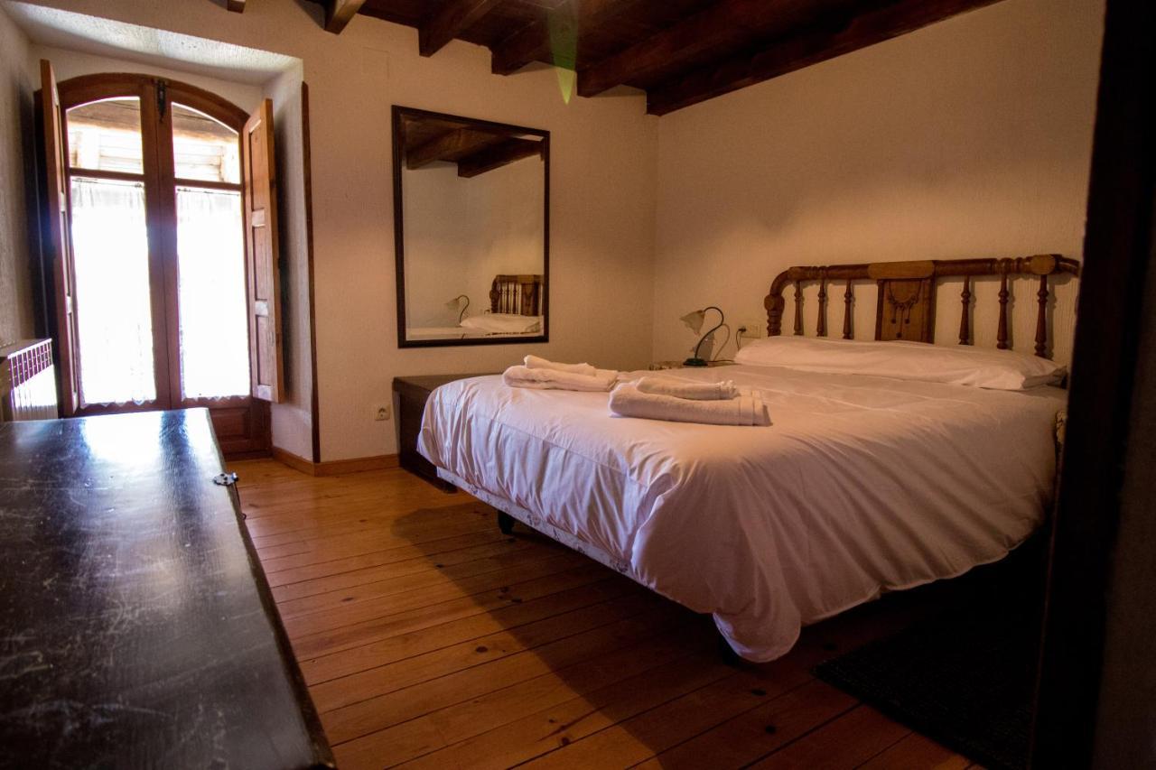 La Casa Del Abuelo Guest House Hoyos del Espino Bagian luar foto