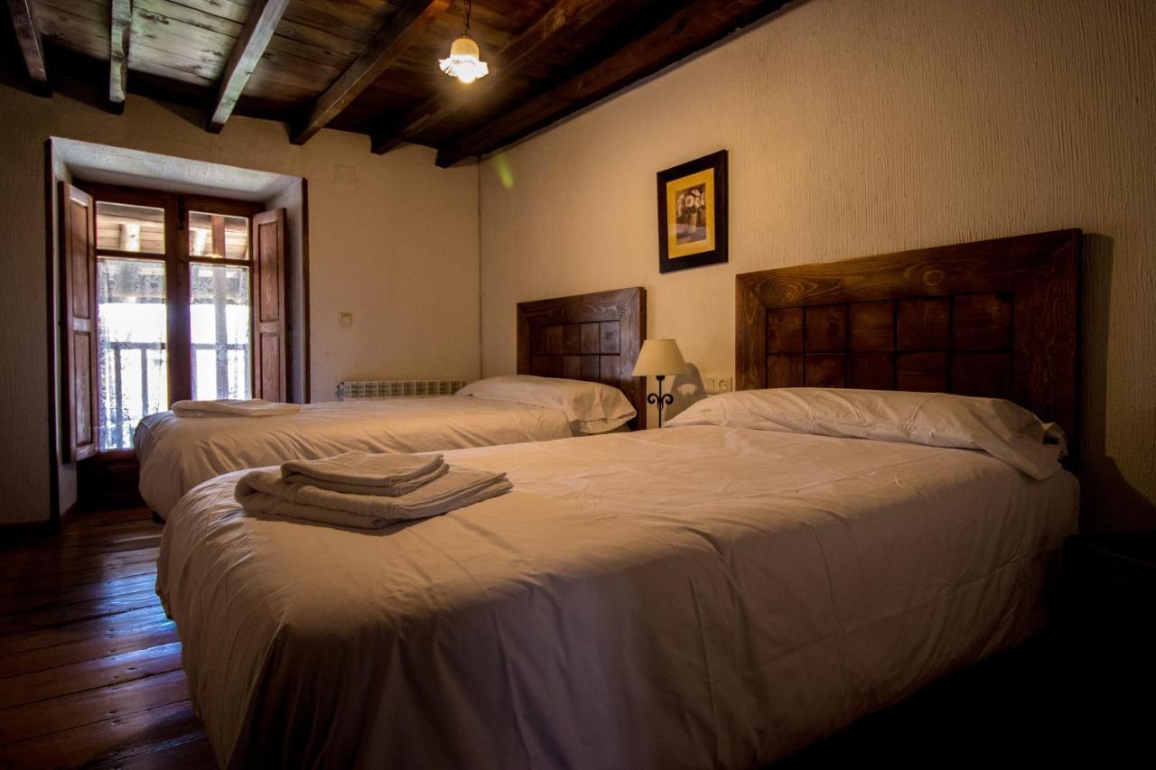 La Casa Del Abuelo Guest House Hoyos del Espino Bagian luar foto