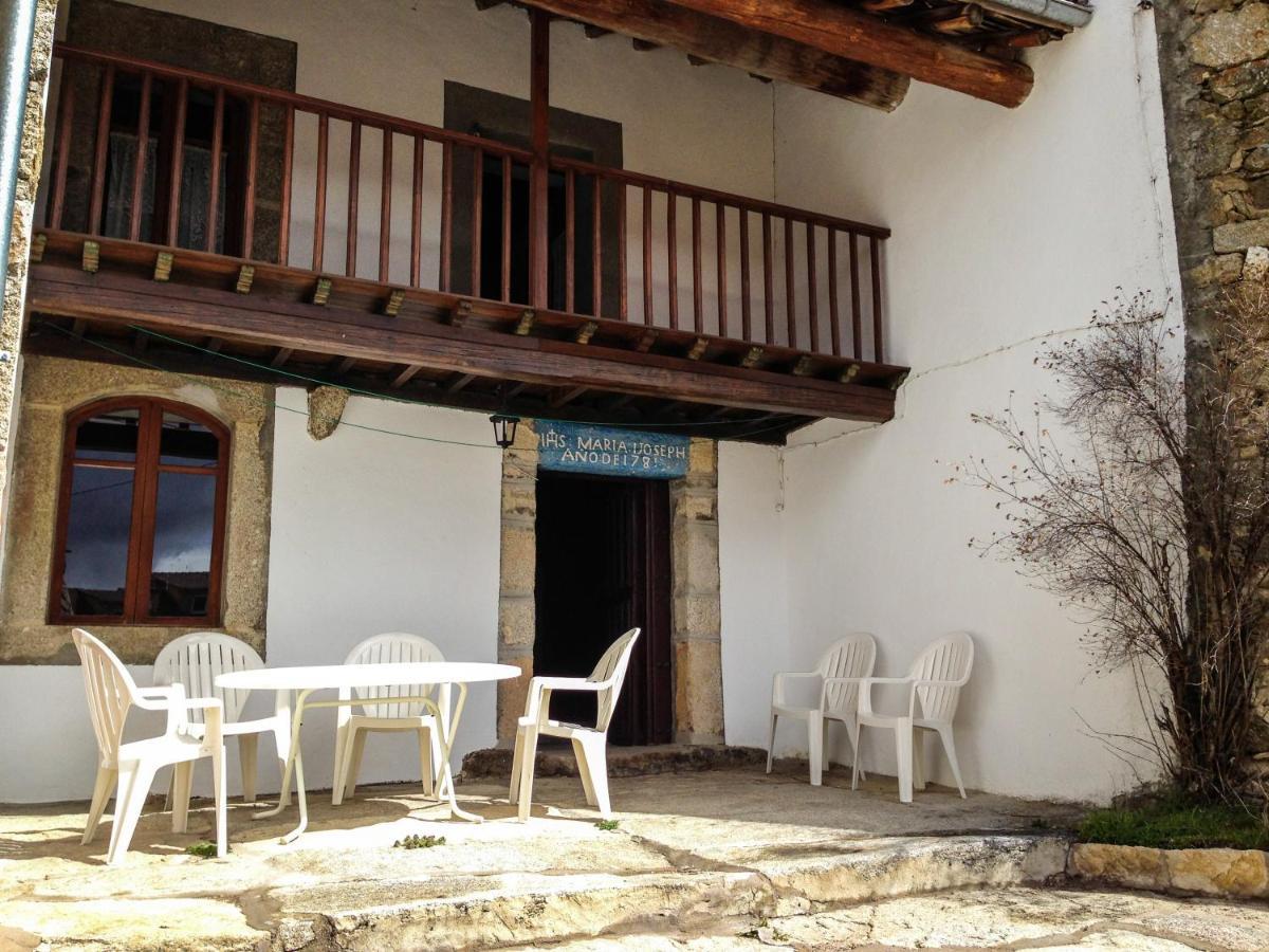 La Casa Del Abuelo Guest House Hoyos del Espino Bagian luar foto