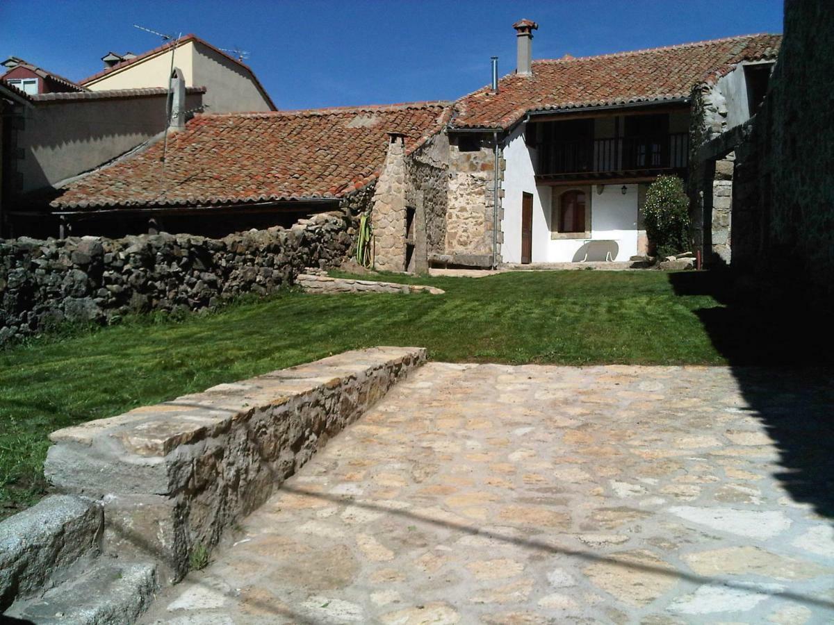 La Casa Del Abuelo Guest House Hoyos del Espino Bagian luar foto